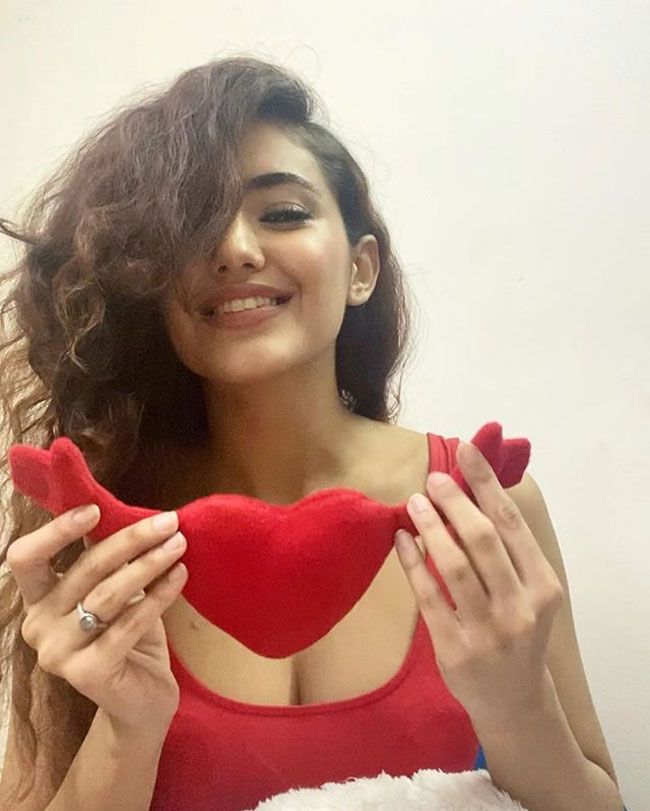 Malvika Sharma Instagram Wallpapers